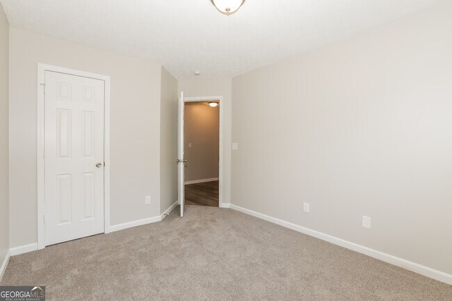 Building Photo - 2737 Glendale Dr