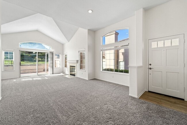 Building Photo - Charming 2 Bed | 2 Bath Single-Story Home with Golf Course Views!