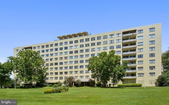 Building Photo - 6641 Wakefield Dr