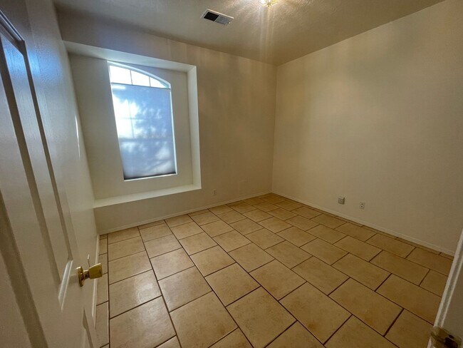 Building Photo - 4300 Saddlewood Trail SE