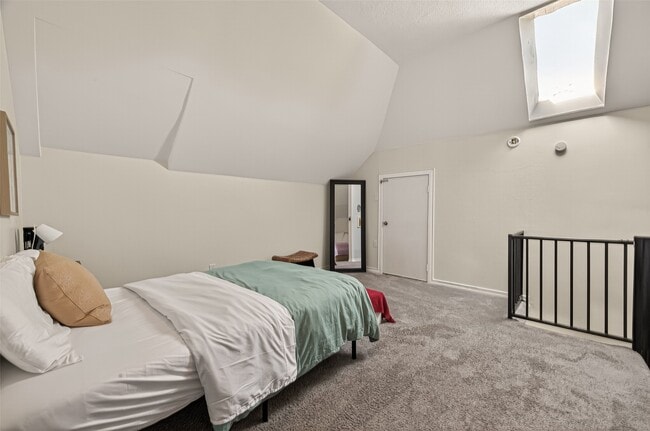 Building Photo - 324 W Alabama St