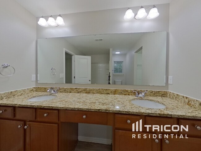 Building Photo - 5005 Sandi's Ct