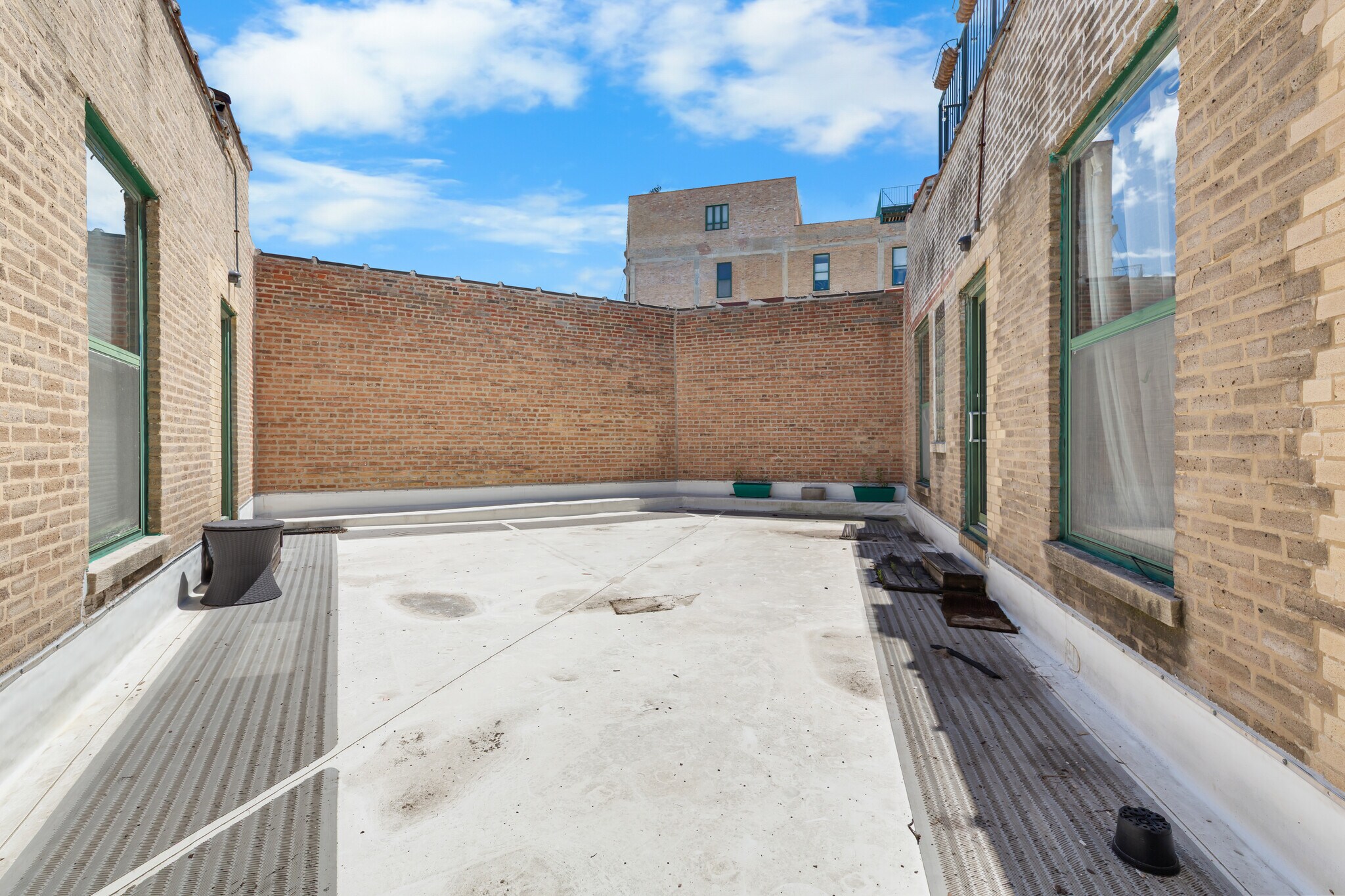 Second outdoor space with direct access via guest bedroom. - 3151 N Lincoln Ave