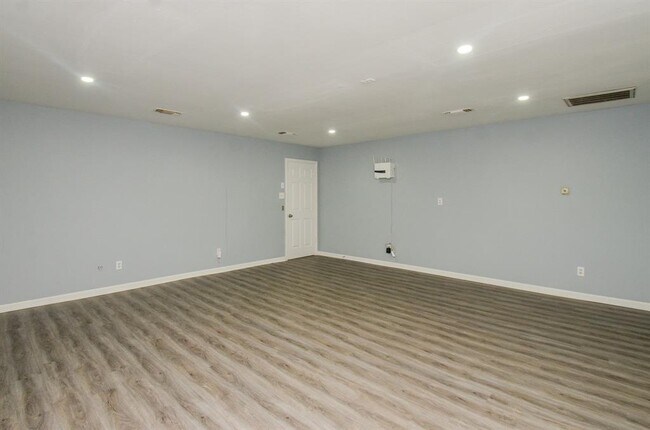 Building Photo - 7703 Quail Meadow Dr