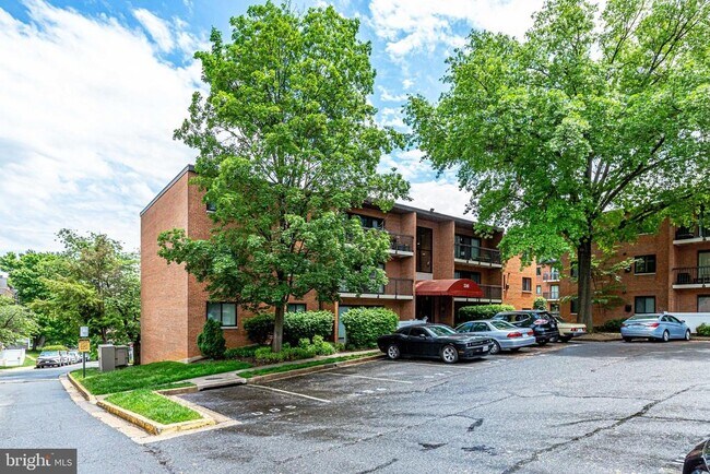 Building Photo - 3240 S 28th St