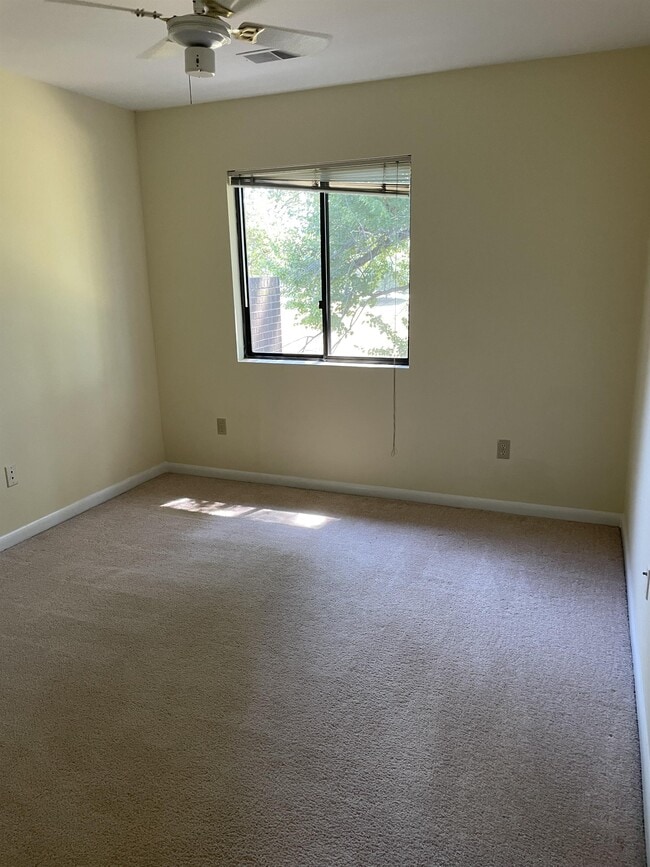 Building Photo - 152 Harvest Dr