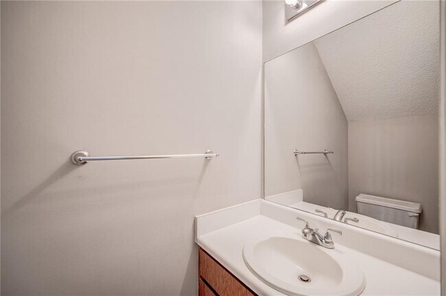Building Photo - 4084 Hidden Hollow Dr