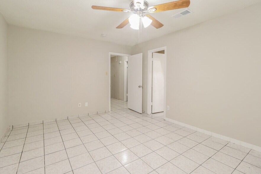 Building Photo - 6403 Fallengate Dr