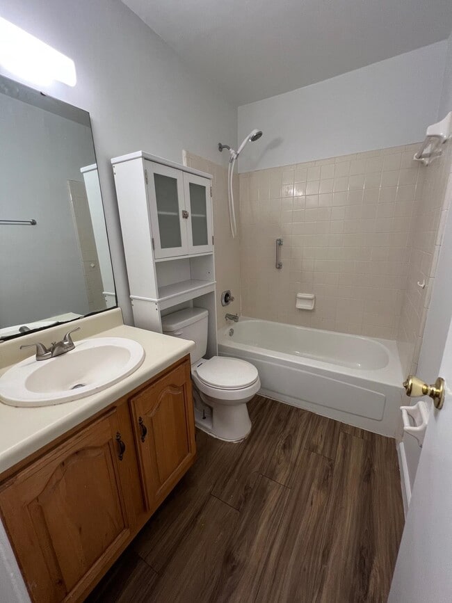 Building Photo - 2652 Millbank Dr