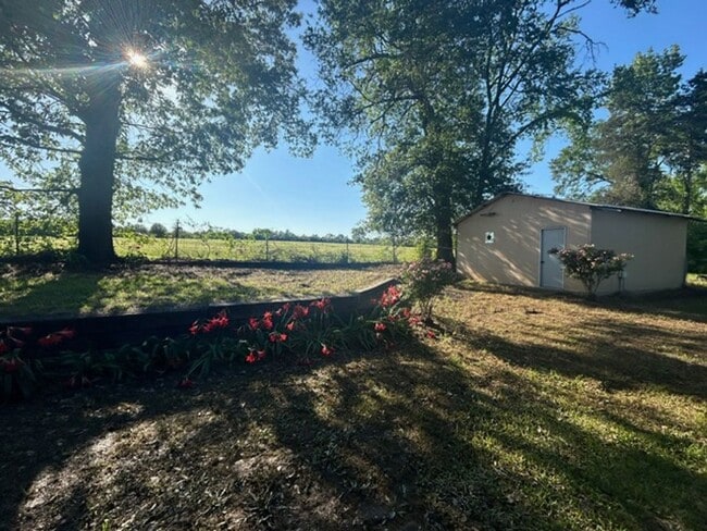 Building Photo - Lakeside Dream Home: Fully Remodeled 4BD/2BA Near Loop 323