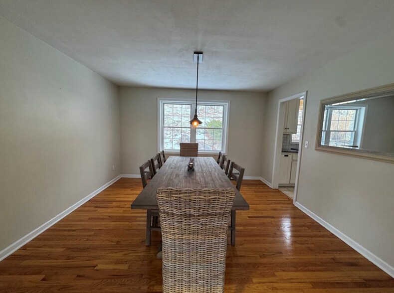 Building Photo - 237 Chestnut Hill Rd