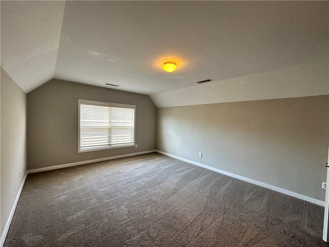 Building Photo - 2403 Walnut Tree Ln