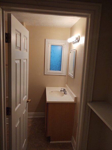 Full bathroom and cabinet - 220 W Walnut St