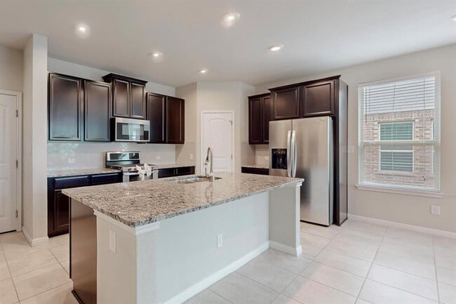 Building Photo - 2908 Harvester Ln