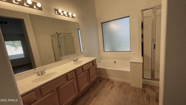 Building Photo - 324 W Oriole Way