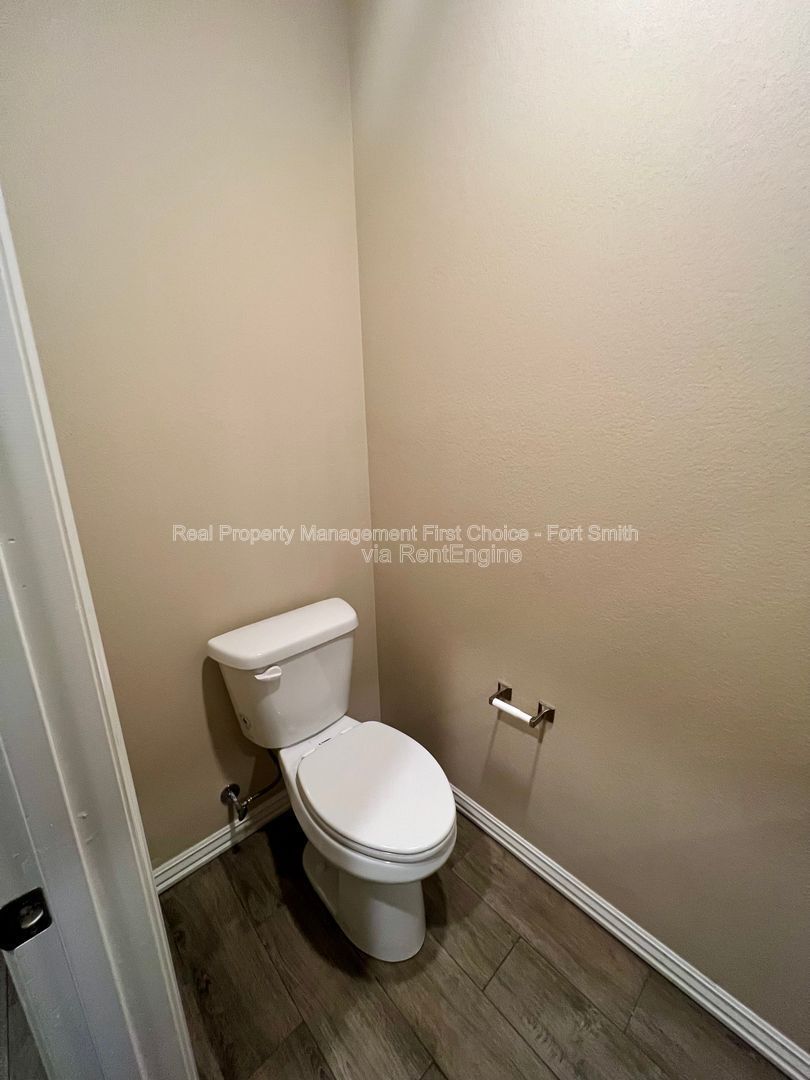 Building Photo - 9905 Landry Dr