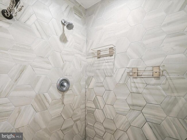 Building Photo - 8806 Admiral Dr