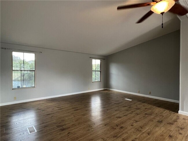 Building Photo - 10808 Quail Valley Dr