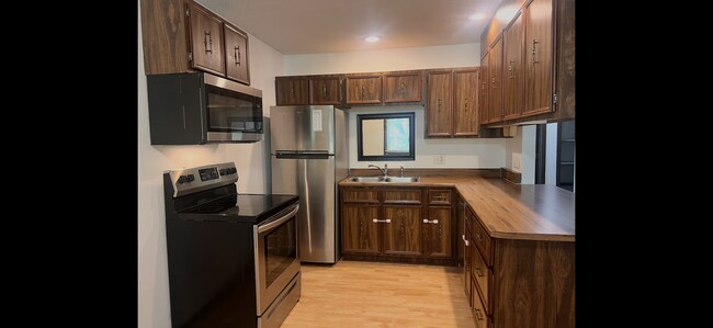 Building Photo - 3475 N Willow Ct