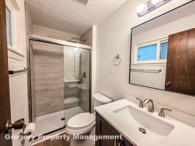 Building Photo - !! $3500 for 18 month lease !!  Private La...