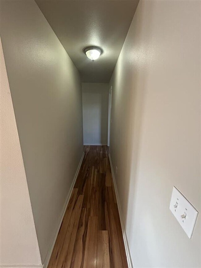 Building Photo - 203 Walnut Grove Ct