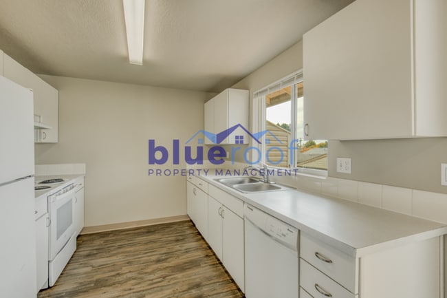 Building Photo - 615 N Elliott Road Unit C