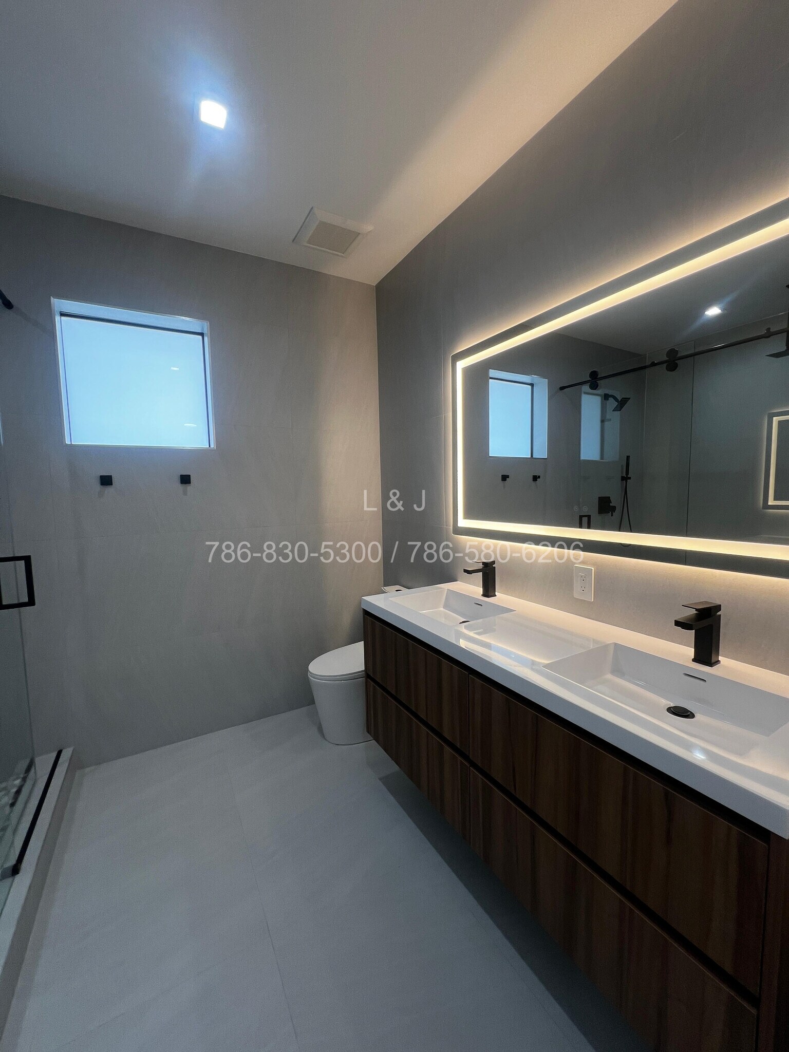 Building Photo - 920 SW 71st Ave