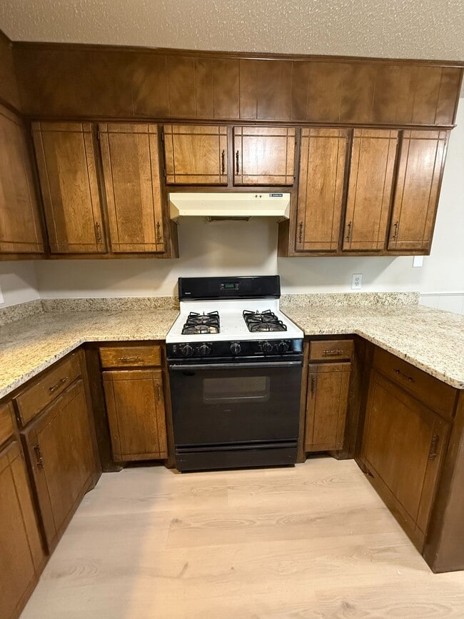 Building Photo - 410 9th Ave