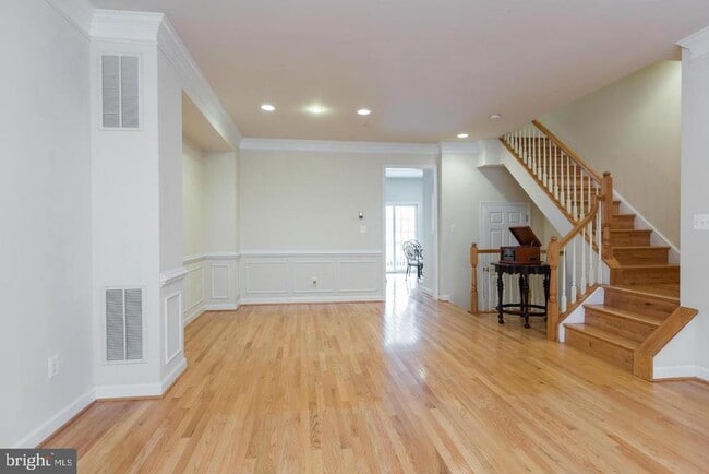 Building Photo - 8857 Ashgrove House Ln