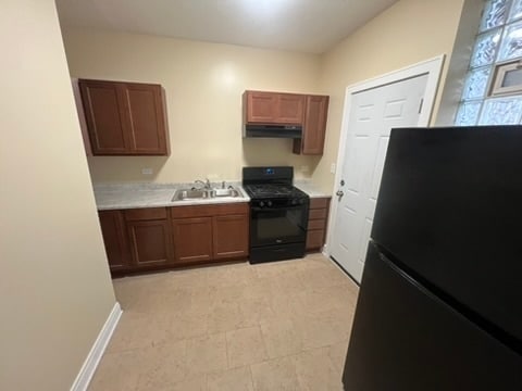 Building Photo - 655 E 82nd St