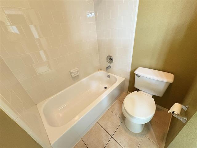 Building Photo - 2317 Killarney Dr