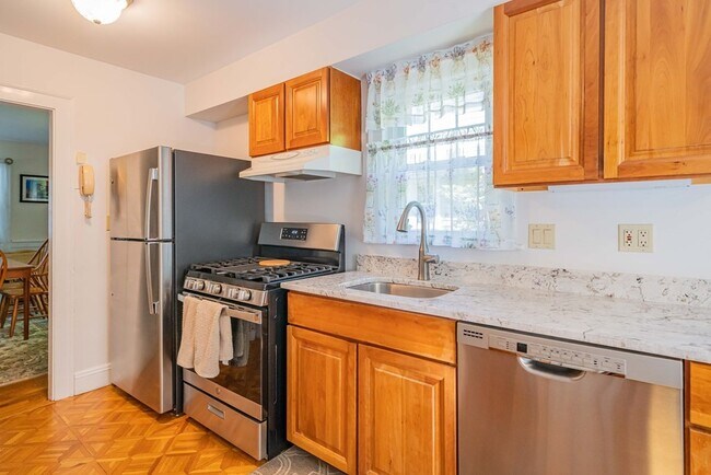 Building Photo - 22 Crescent Hill Ave