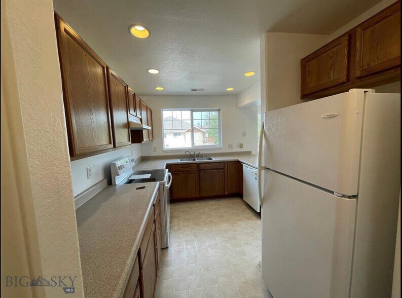 Building Photo - 763 Forestglen Dr