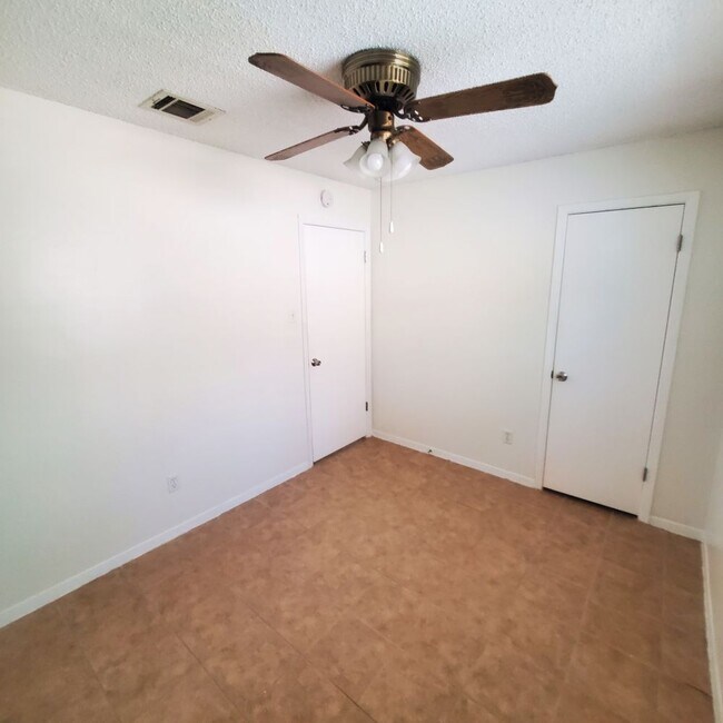Building Photo - 6922 Foxside Ln