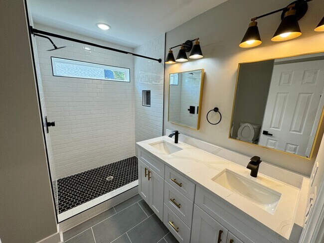 Building Photo - Fully Updated 4 Bedroom Home in Raleigh