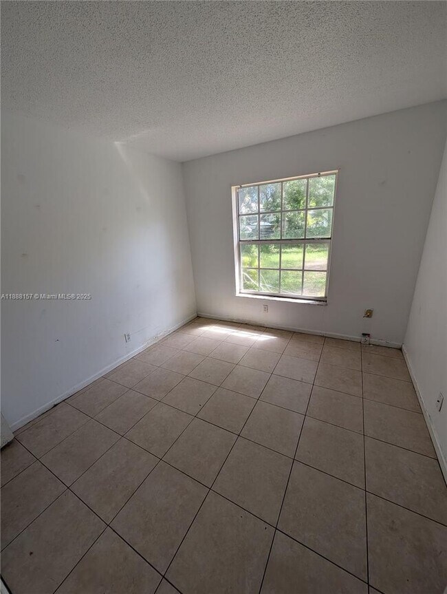 Building Photo - 720 NW 15th Terrace