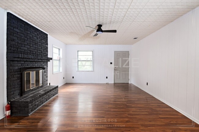 Building Photo - Updated 3 Bedroom/2 Bathroom Home in Mobile!