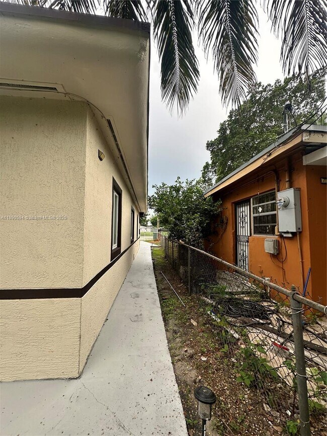 Building Photo - 783 NW 96th St
