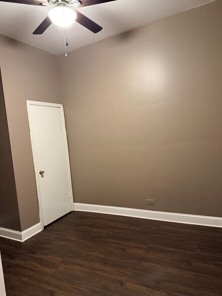 Building Photo - 635 W 62nd St