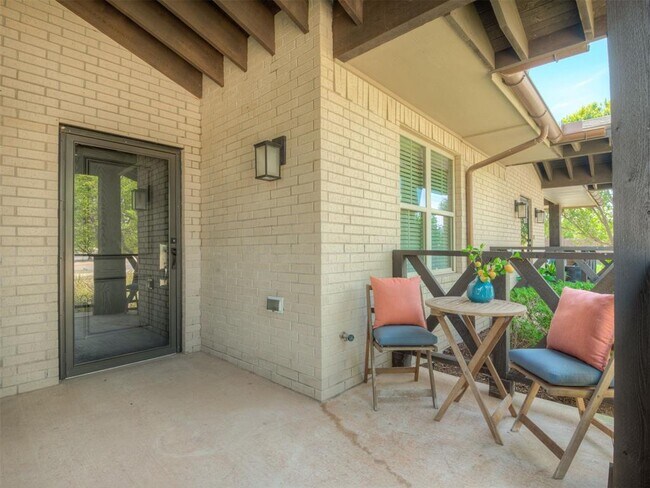 Building Photo - 2224 Kavanaugh Blvd