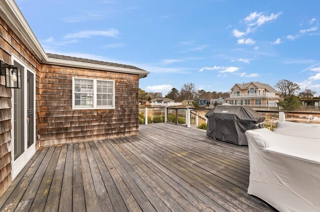 Building Photo - 7 Whiting Rd