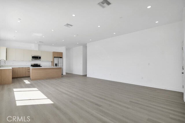 Building Photo - 7827 Vassar Ave