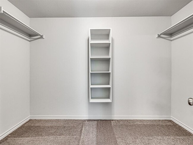 Building Photo - 623 Hackberry Ln