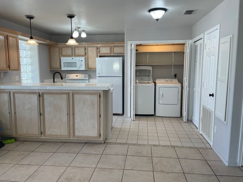 Building Photo - 108 E Jupiter Ln