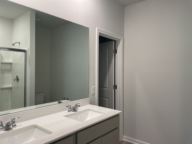 Building Photo - 239 W Bradford Pointe Dr