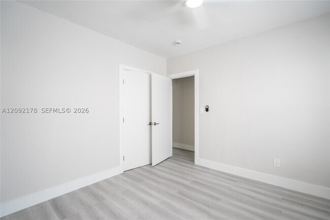 Building Photo - 2418 Flamingo Dr