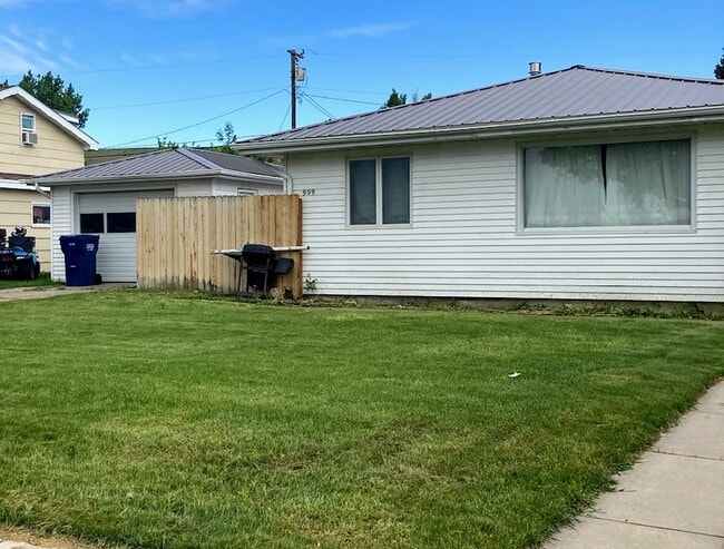 Primary Photo - 909 Ave A NW