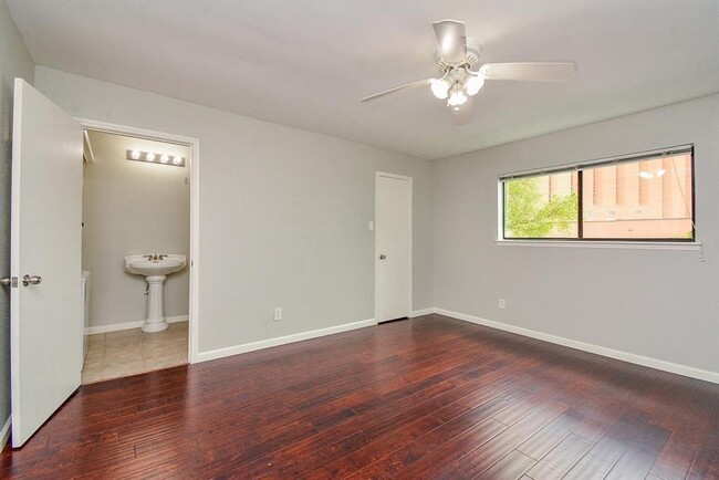 Building Photo - 3809 Wakeforest St