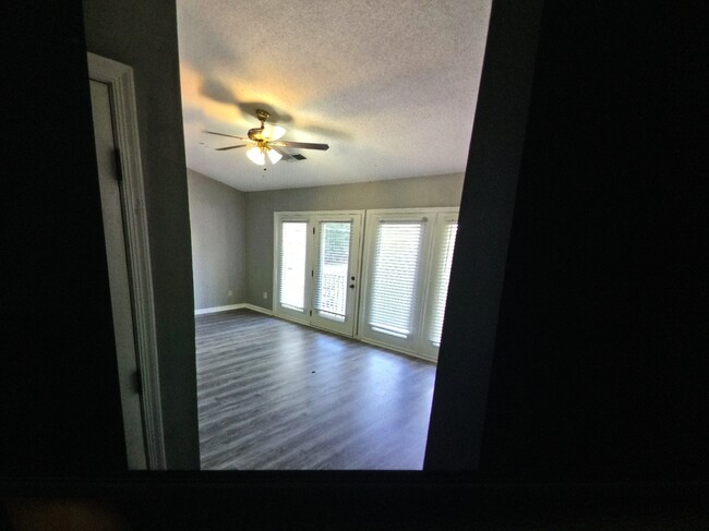 Living Room W/ Balcony - 700 Glendale Dr