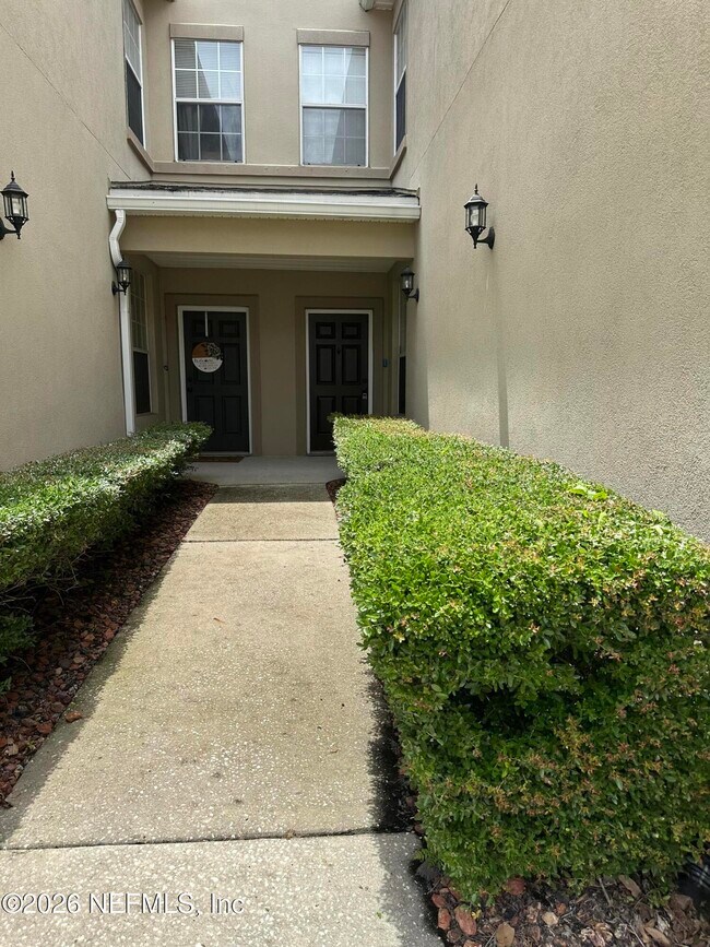 Building Photo - 9744 Summer Grove Way W